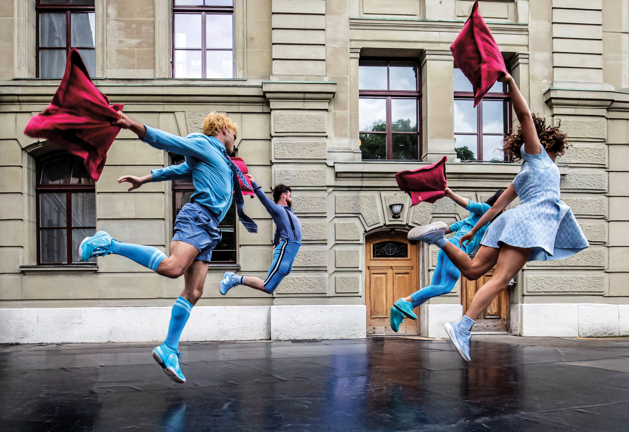 KUSS. THEATER SEHEN! THEATER SPIELEN!