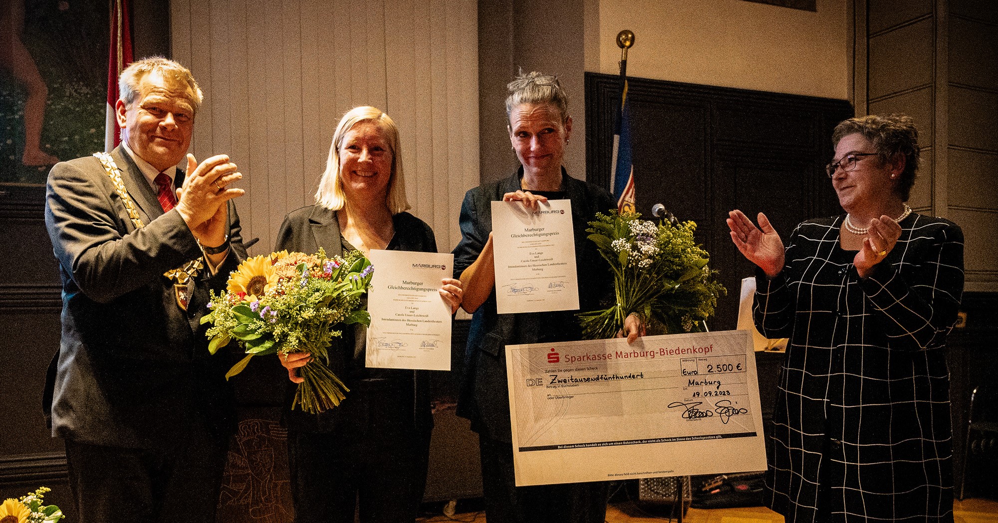 „Marburger Gleichberechtigungspreis“ geht an die Intendantinnen des HLTM und den Verein FrauenKunstGeschichte